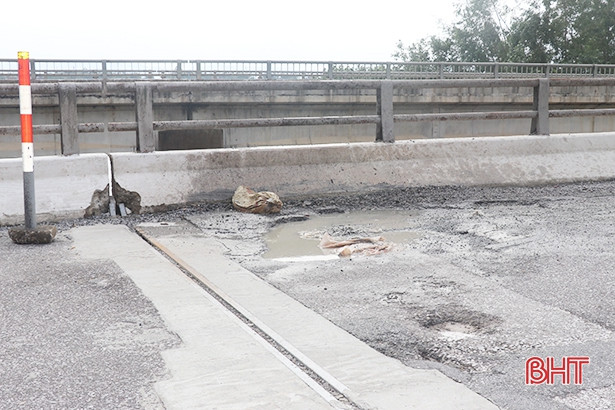 Quốc lộ 1A từ TX Hồng Lĩnh đến Thạch Hà chi chít ổ gà