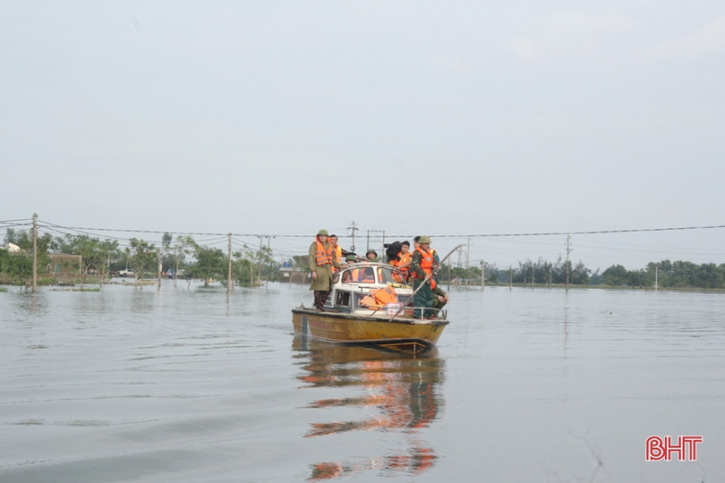 Tuổi Trẻ Hà Tĩnh hỗ trợ người dân vùng lũ 300 triệu đồng