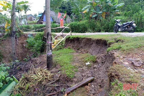 Nhiều tuyến đường ở Vũ Quang bị sạt lở nghiêm trọng do mưa lũ