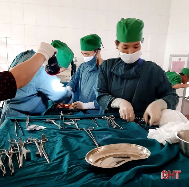 BVĐK Cẩm Xuyên nổ máy phát điện giúp 18 sản phụ “vượt cạn” trong lũ