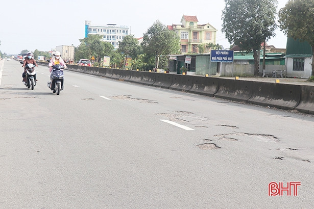 Quốc lộ 1A từ TX Hồng Lĩnh đến Thạch Hà chi chít ổ gà