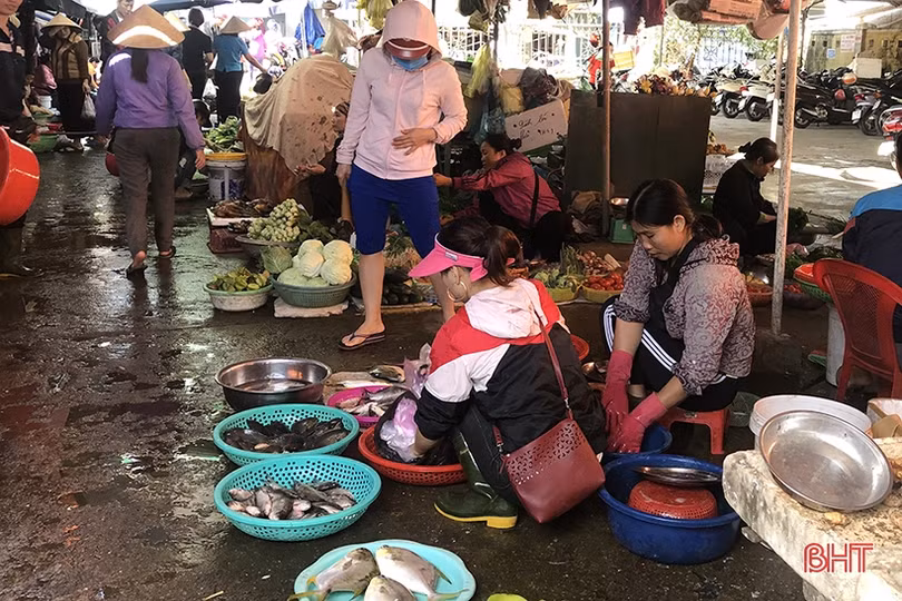 Giá cả thực phẩm tại chợ dân sinh ở TP Hà Tĩnh ổn định sau lũ