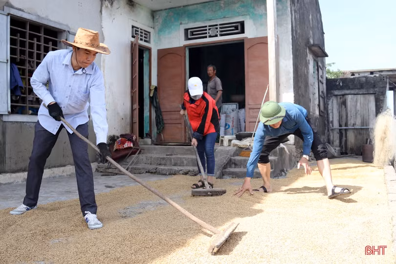 Hơn 1.000 cán bộ, chiến sĩ TX Kỳ Anh giúp dân khắc phục hậu quả mưa lũ