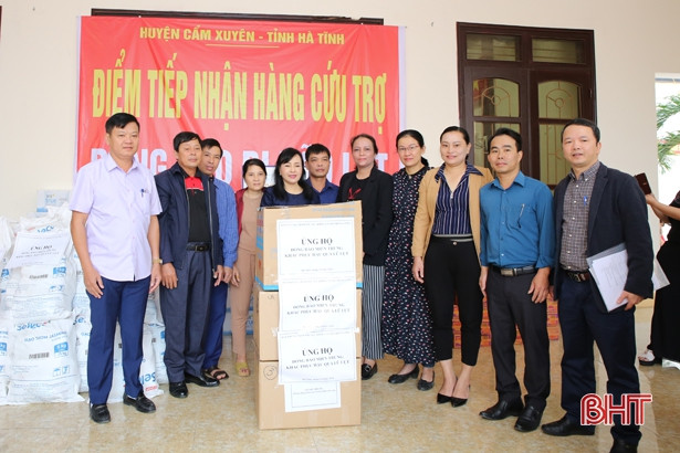 Ban Bảo vệ sức khỏe cán bộ Trung ương ủng hộ người dân Hà Tĩnh bị thiệt hại do lũ lụt