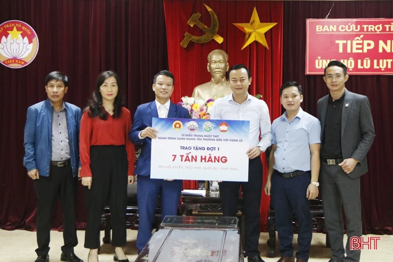Tỉnh Hà Giang cùng nhiều tổ chức, đơn vị ủng hộ đồng bào vùng lũ Hà Tĩnh