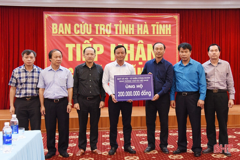 Thêm nhiều phần quà ý nghĩa hướng về người dân vùng lũ Hà Tĩnh ảnh 27 Thêm nhiều phần quà ý nghĩa hướng về người dân vùng lũ Hà Tĩnh