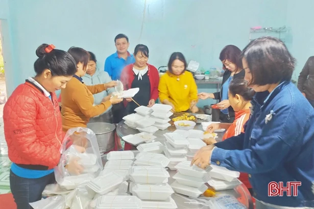 Thêm nhiều phần quà ý nghĩa hướng về người dân vùng lũ Hà Tĩnh