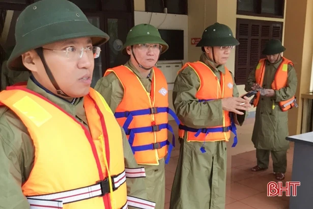 Thành phố Hà Tĩnh tiếp tục sơ tán dân, nâng cấp cảnh báo rủi ro