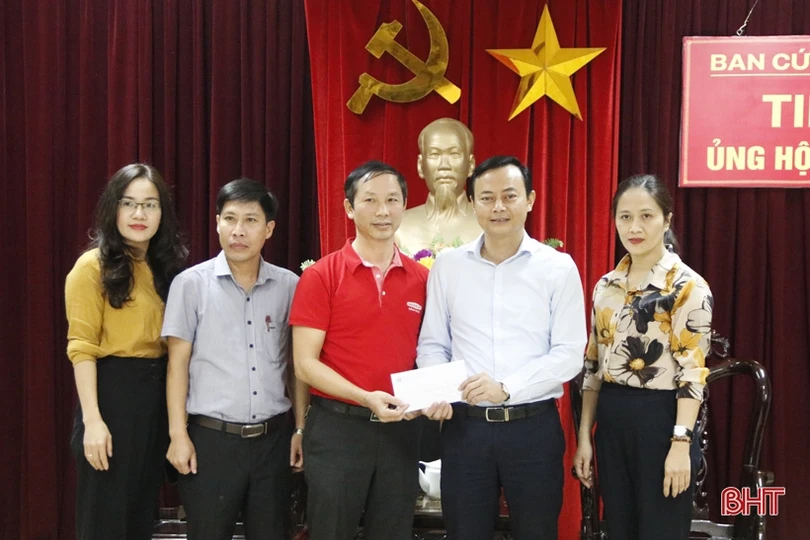 Tỉnh Hà Giang cùng nhiều tổ chức, đơn vị ủng hộ đồng bào vùng lũ Hà Tĩnh