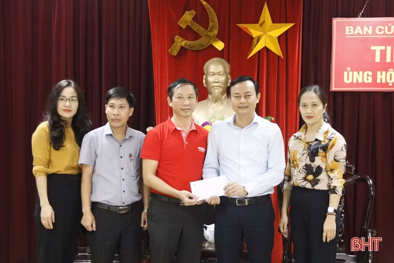 Tỉnh Hà Giang cùng nhiều tổ chức, đơn vị ủng hộ đồng bào vùng lũ Hà Tĩnh