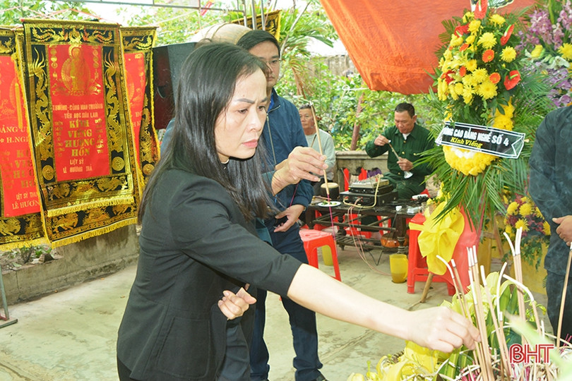 Trao 60 triệu đồng cho các thân nhân liệt sỹ Hà Tĩnh hy sinh ở Quảng Trị