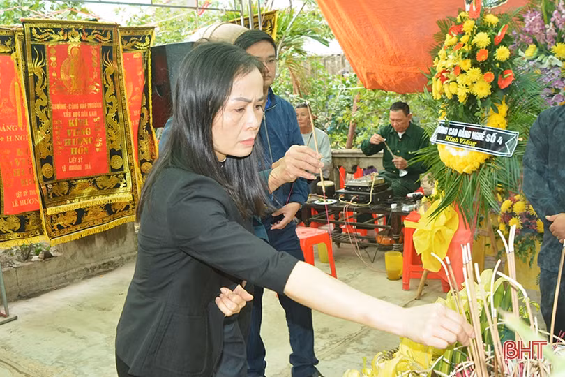 Trao 60 triệu đồng cho các thân nhân liệt sỹ Hà Tĩnh hy sinh ở Quảng Trị