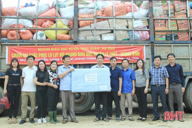 Ngành GD&ĐT Nghi Xuân ủng hộ đồng bào vùng lũ Hà Tĩnh và các tỉnh miền Trung hơn 800 triệu đồng