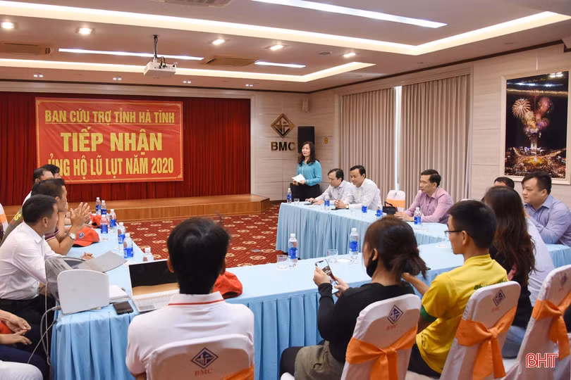 Hơn 320 tổ chức, cá nhân ủng hộ đồng bào vùng lũ Hà Tĩnh 24 tỷ đồng 