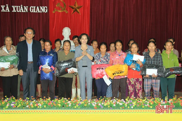 Nhiều tình cảm hỗ trợ đến với người dân vùng lũ