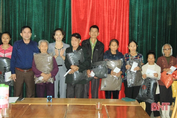 Nhiều tình cảm hỗ trợ đến với người dân vùng lũ