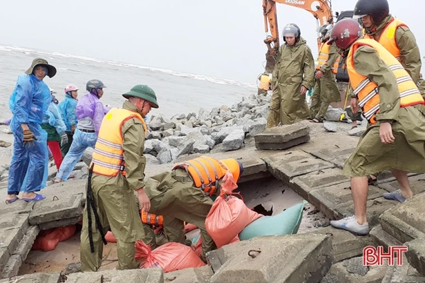 Hà Tĩnh công điện ứng phó với bão số 8 và tình hình mưa lũ