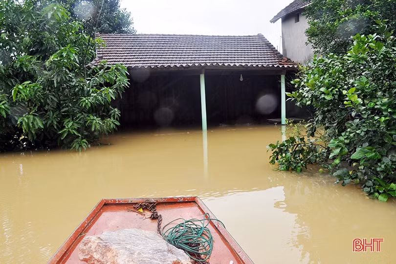 “Mục sở thị” cảnh sống chung với lũ của người dân miền núi Hà Tĩnh