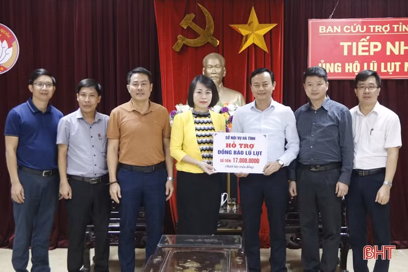 Tỉnh Hà Giang cùng nhiều tổ chức, đơn vị ủng hộ đồng bào vùng lũ Hà Tĩnh