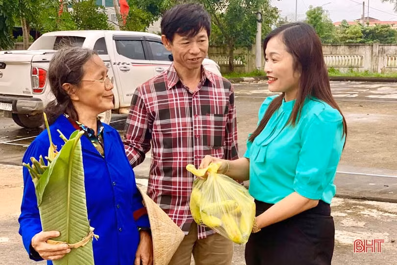 Các tổ chức, cá nhân tiếp tục ủng hộ bà con vùng lũ Hà Tĩnh