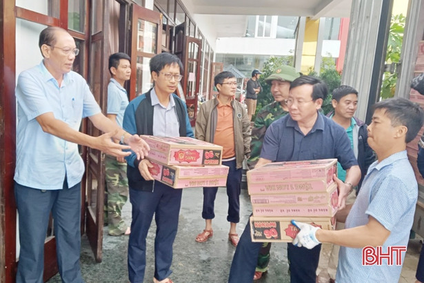 Hà Tĩnh gấp rút hỗ trợ nhu yếu phẩm thiết yếu cho Nhân dân vùng lũ