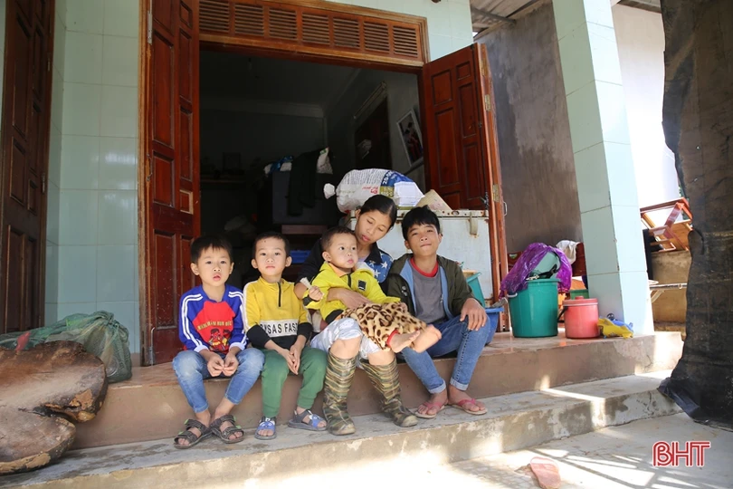 2 ngày “quên ăn” cứu hàng trăm người dân trong “tâm lũ” Hà Tĩnh