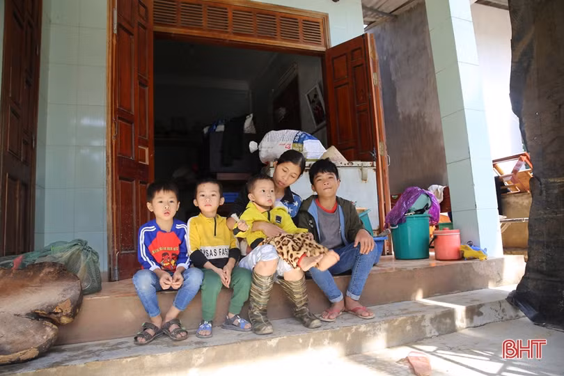 2 ngày “quên ăn” cứu hàng trăm người dân trong “tâm lũ” Hà Tĩnh