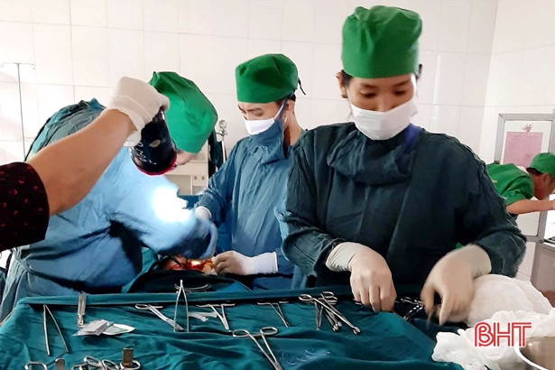 Sau mưa lũ, thành phố Hà Tĩnh “ngập” rác ảnh 16 Sau mưa lũ, thành phố Hà Tĩnh “ngập” rác