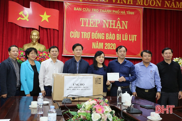 Ban Bảo vệ sức khỏe cán bộ Trung ương ủng hộ người dân Hà Tĩnh bị thiệt hại do lũ lụt
