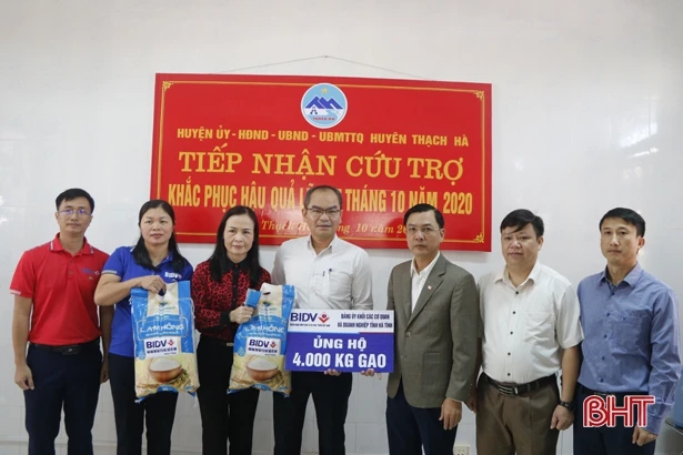 Nhiều tình cảm hỗ trợ đến với người dân vùng lũ