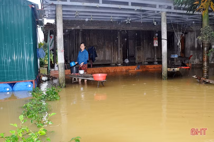 “Mục sở thị” cảnh sống chung với lũ của người dân miền núi Hà Tĩnh