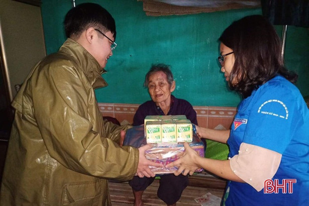 Tuổi trẻ Hà Tĩnh nhiều hoạt động hỗ trợ người dân vùng lũ
