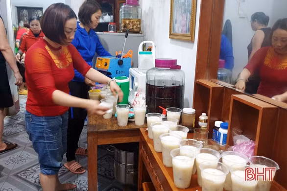 Các tổ chức, cá nhân tiếp tục ủng hộ bà con vùng lũ Hà Tĩnh