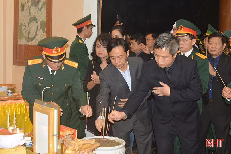 Lãnh đạo tỉnh Hà Tĩnh dâng hương tưởng nhớ các liệt sỹ hy sinh ở Rào Trăng 3