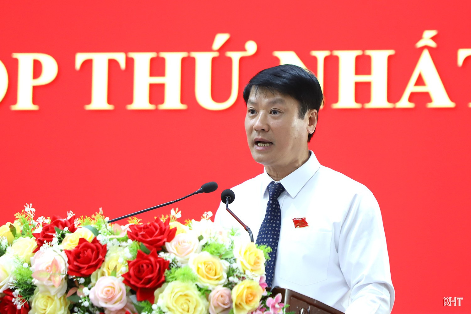 Đồng chí Trần Quang Tuấn - Uỷ viên Ban Thường vụ Tỉnh uỷ, Bí thư Đảng uỷ, Chủ tịch HĐND phường Thành Sen phát biểu khai mạc kỳ họp.