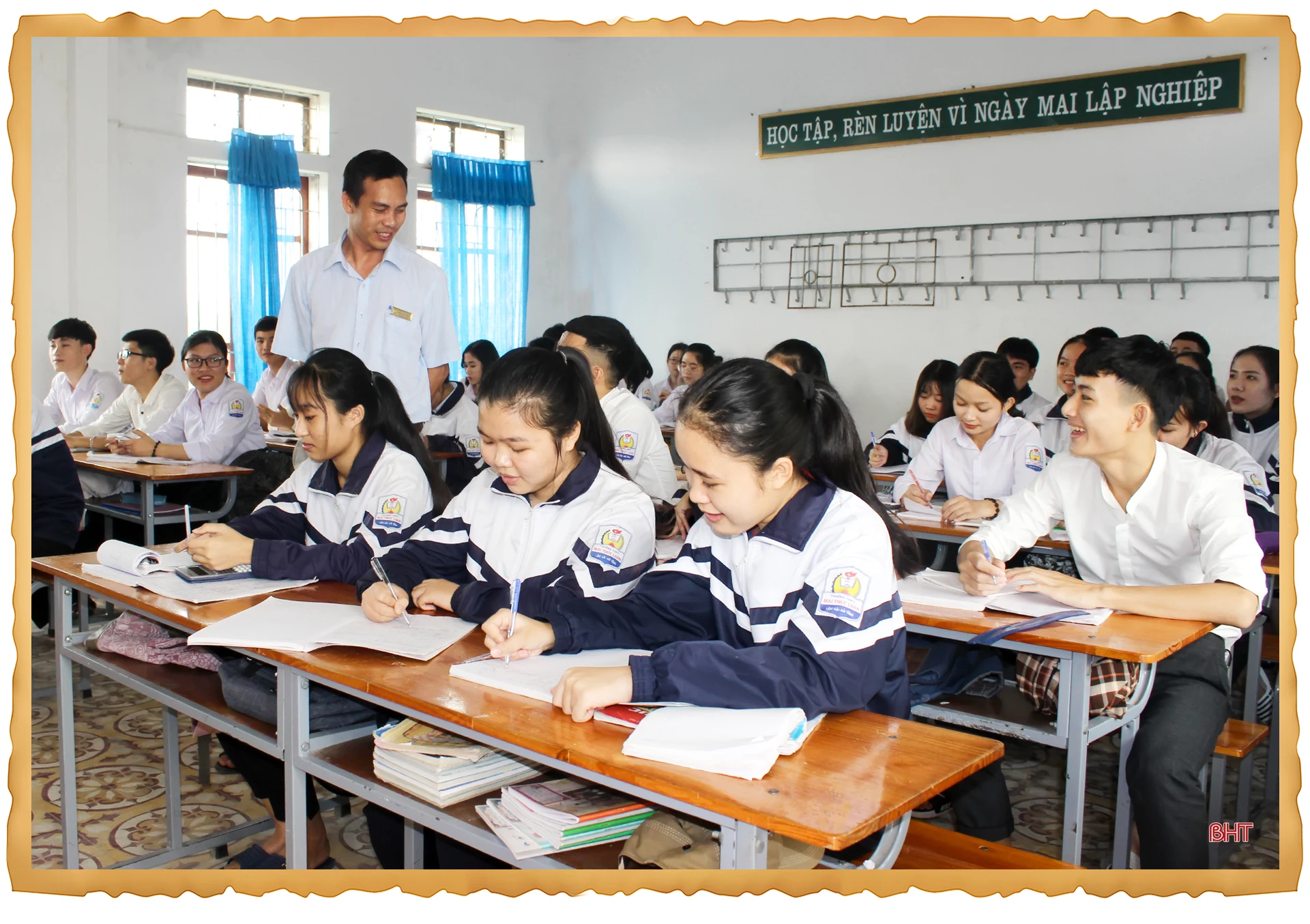 Thiêng liêng tình nghĩa thầy trò