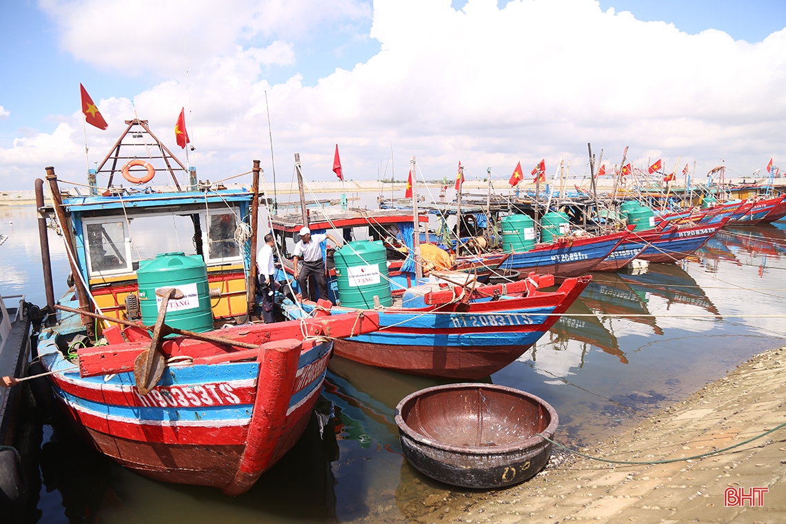 Bộ trưởng Bộ TN&MT Đặng Quốc Khánh tri ân các anh hùng liệt sỹ tại Ngã ba Đồng Lộc