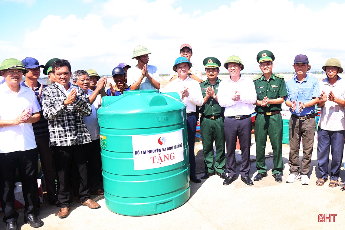 Bộ trưởng Bộ TN&MT Đặng Quốc Khánh tri ân các anh hùng liệt sỹ tại Ngã ba Đồng Lộc