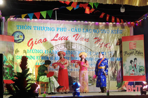 Người dân Hà Tĩnh nô nức xem trò Kiều khai hội đầu xuân