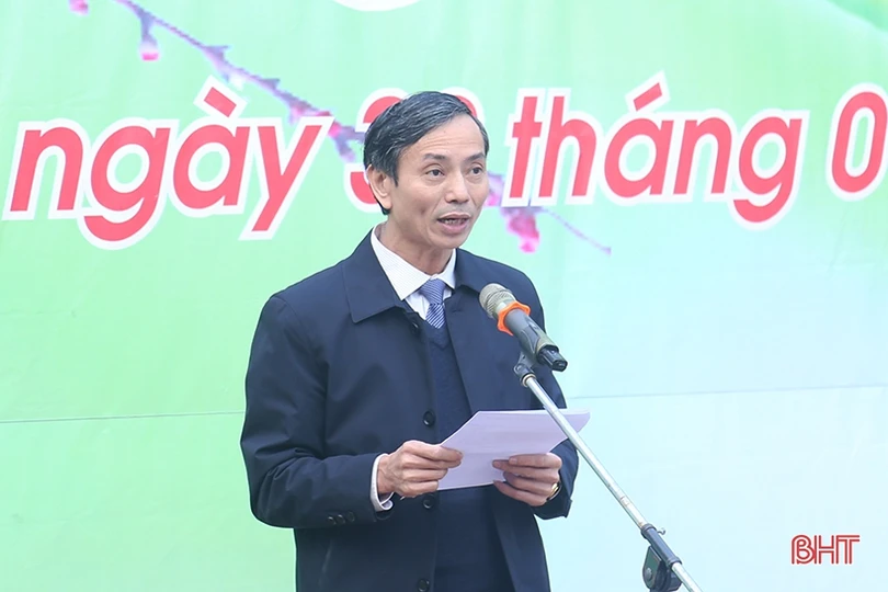 Bí thư Tỉnh ủy Hà Tĩnh Lê Đình Sơn tham gia trồng cây đầu xuân Canh Tý