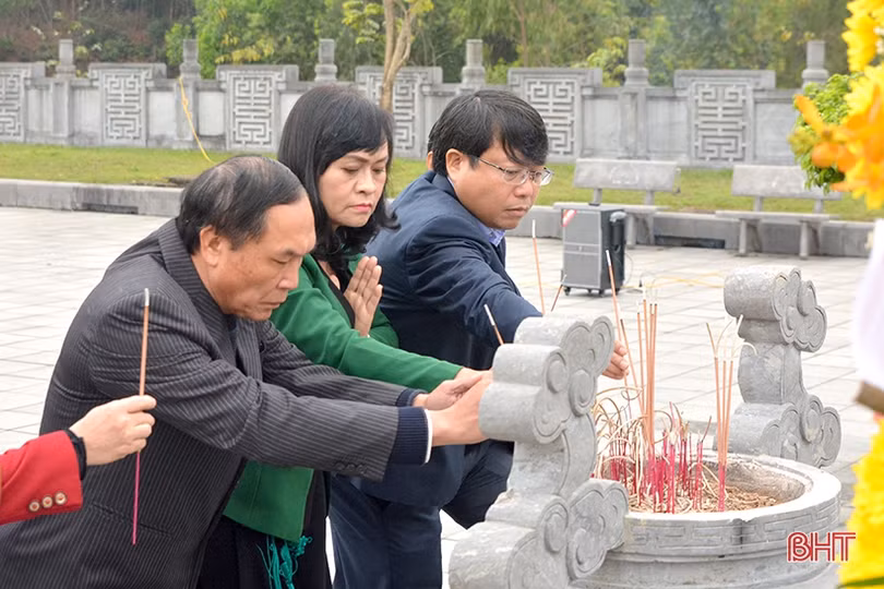 Lãnh đạo Hà Tĩnh dâng hương tại các di tích lịch sử nhân 90 năm ngày thành lập Đảng