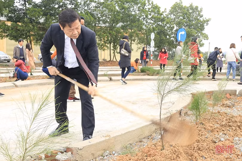 Lãnh đạo Hà Tĩnh tham gia trồng cây đầu xuân Canh Tý tại các địa phương