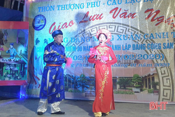 Người dân Hà Tĩnh nô nức xem trò Kiều khai hội đầu xuân