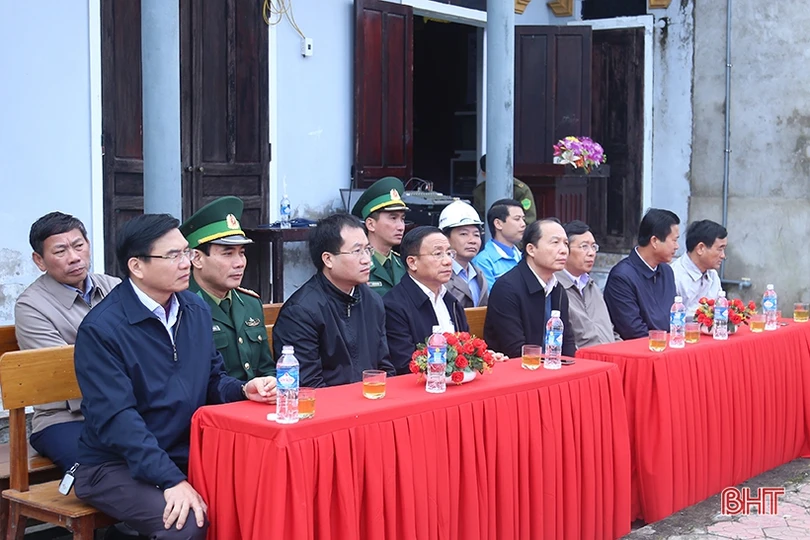 Bí thư Tỉnh ủy Hà Tĩnh Lê Đình Sơn tham gia trồng cây đầu xuân Canh Tý