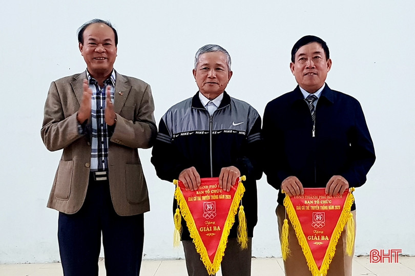 Kỳ thủ Lê Văn Đồng vô địch Giải cờ thẻ TP Hà Tĩnh