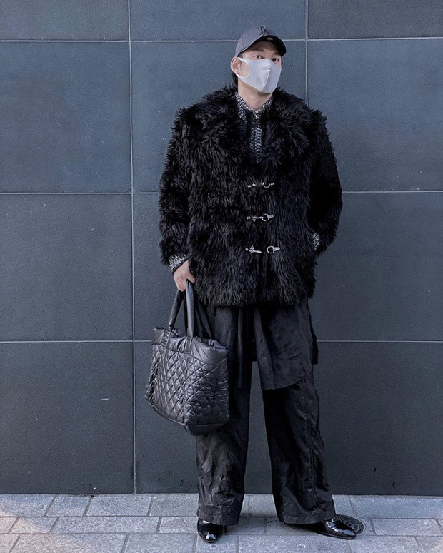 Giới trẻ phối đồ với khẩu trang vừa sành điệu vừa phòng dịch corona