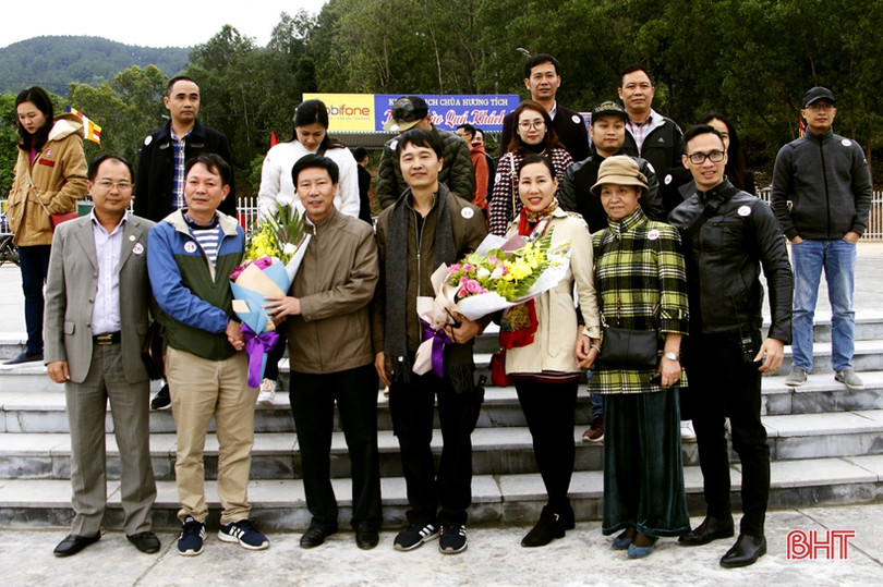 Chùa Hương Tích đón các đoàn khách từ Hà Nội và nước bạn Lào đến du xuân