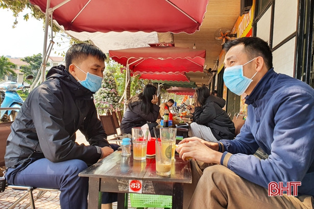 Người dân Hà Tĩnh chủ động đeo khẩu trang nơi công cộng phòng virus Corona