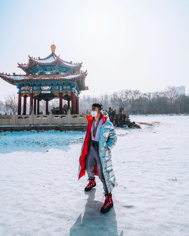 Giới trẻ phối đồ với khẩu trang vừa sành điệu vừa phòng dịch corona