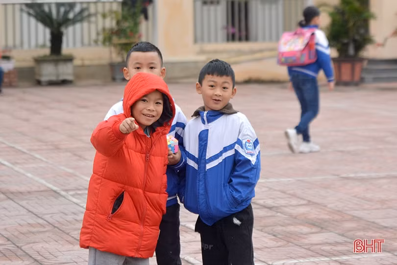 Học sinh Hà Tĩnh hào hứng khởi động ngày học đầu năm Canh Tý